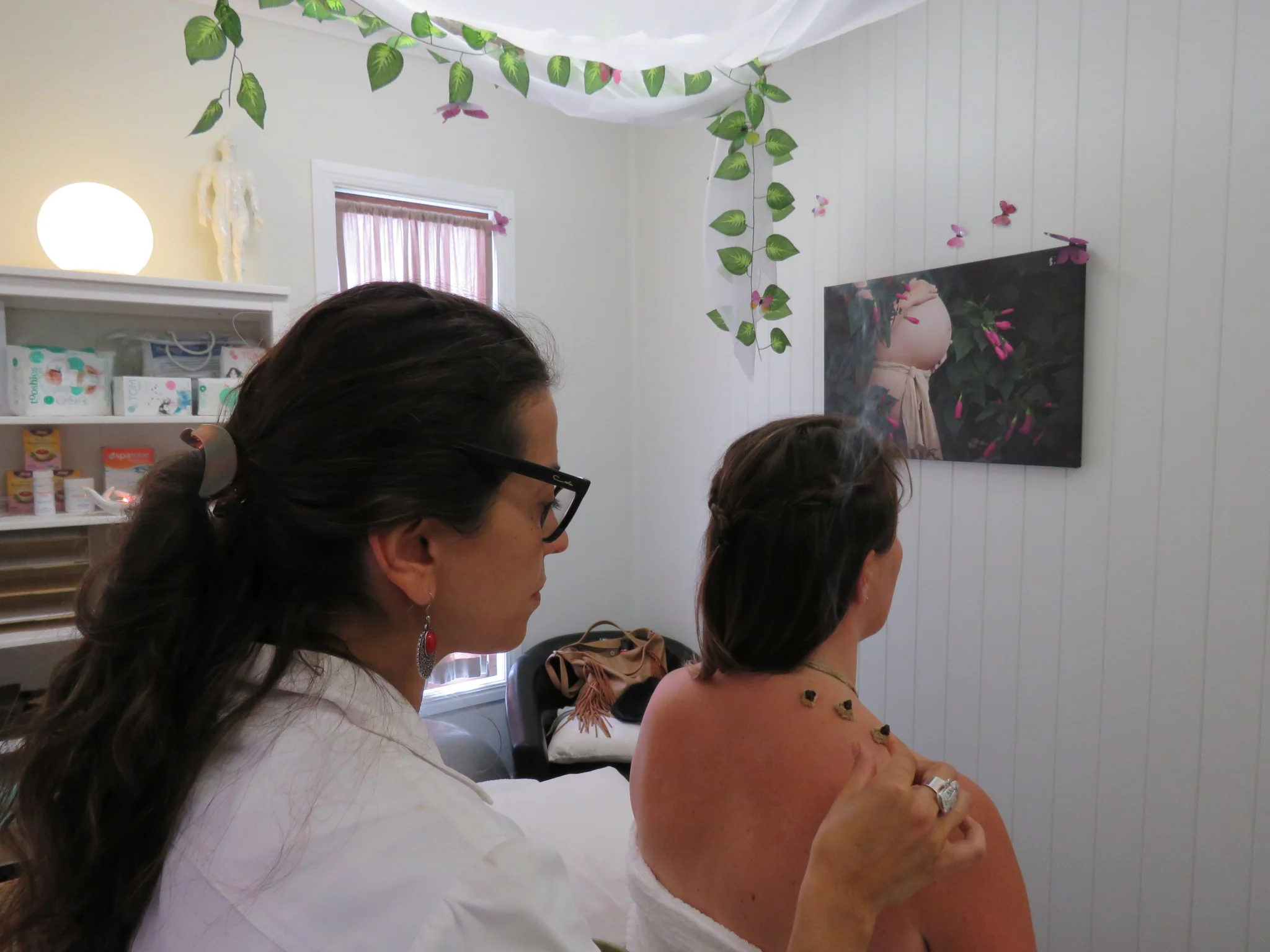 gentle-acupuncture-treatment-woman